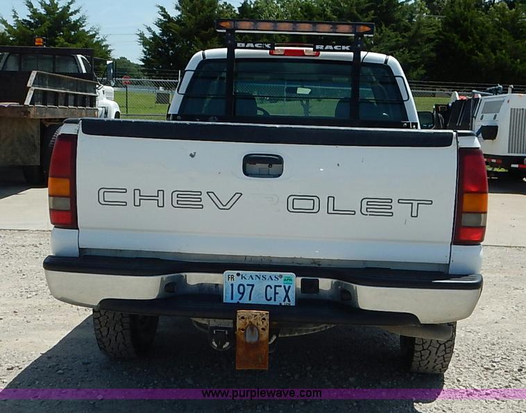image for item K1535 2002 Chevrolet Silverado 2500 Ext. Cab pickup truck