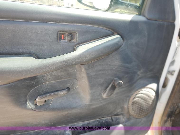 image for item K1535 2002 Chevrolet Silverado 2500 Ext. Cab pickup truck