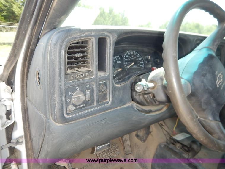 image for item K1535 2002 Chevrolet Silverado 2500 Ext. Cab pickup truck