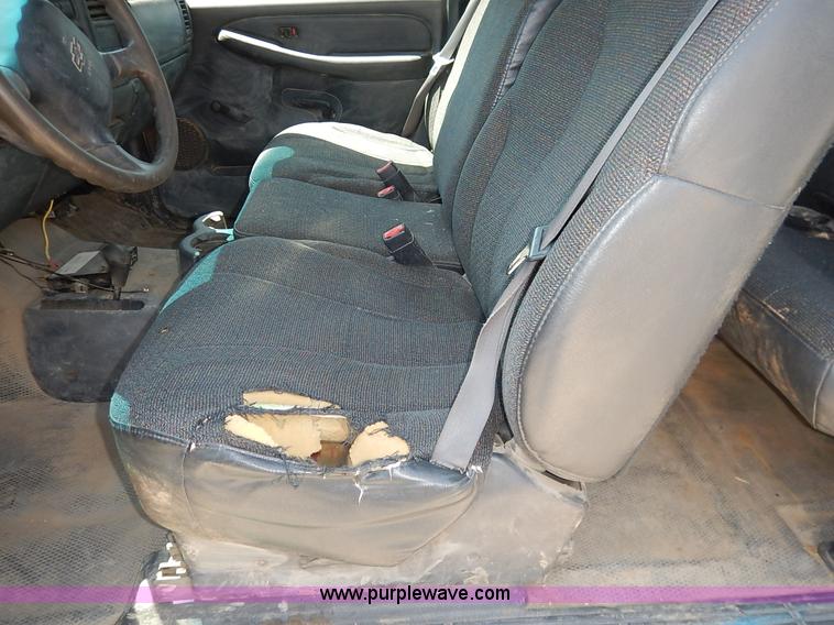 image for item K1535 2002 Chevrolet Silverado 2500 Ext. Cab pickup truck