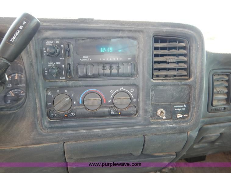 image for item K1535 2002 Chevrolet Silverado 2500 Ext. Cab pickup truck
