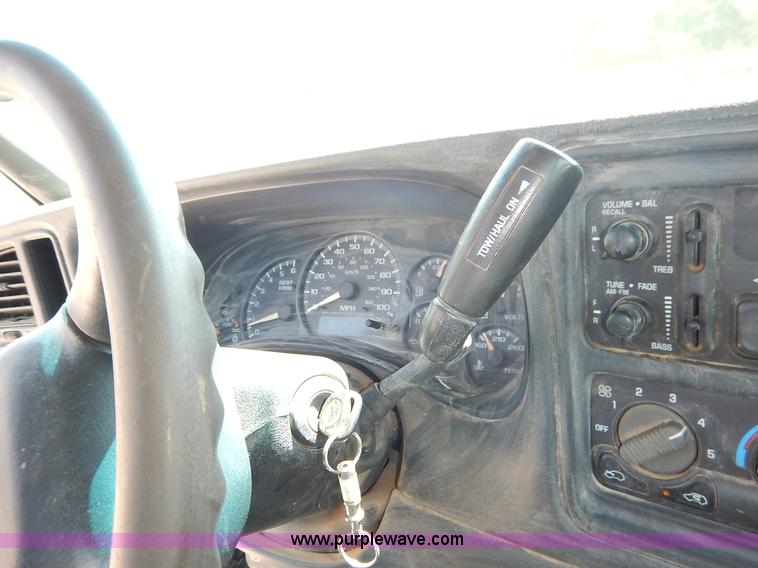 image for item K1535 2002 Chevrolet Silverado 2500 Ext. Cab pickup truck