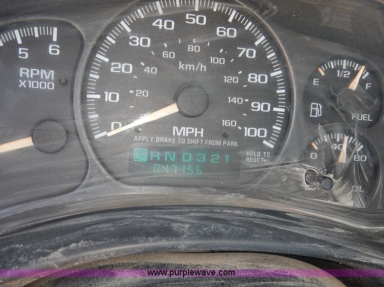 image for item K1535 2002 Chevrolet Silverado 2500 Ext. Cab pickup truck