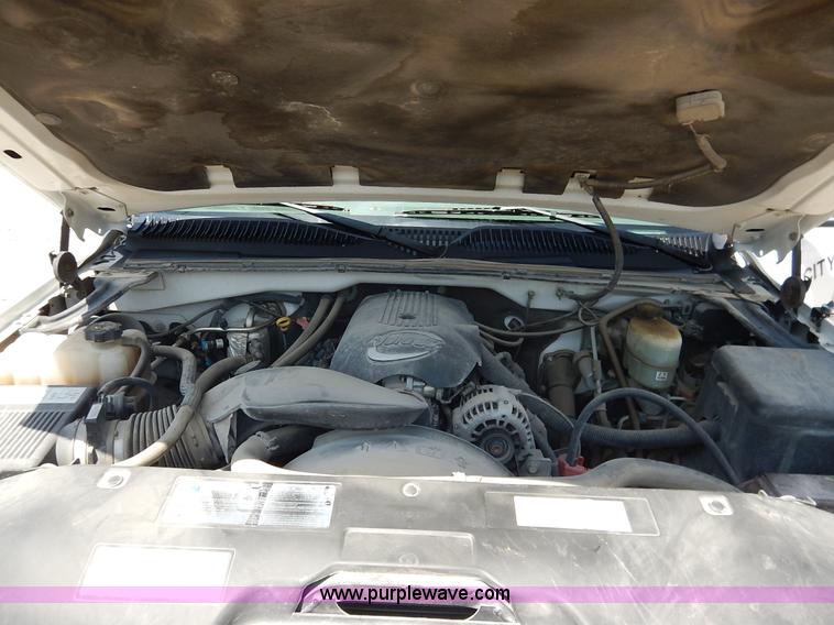 image for item K1535 2002 Chevrolet Silverado 2500 Ext. Cab pickup truck