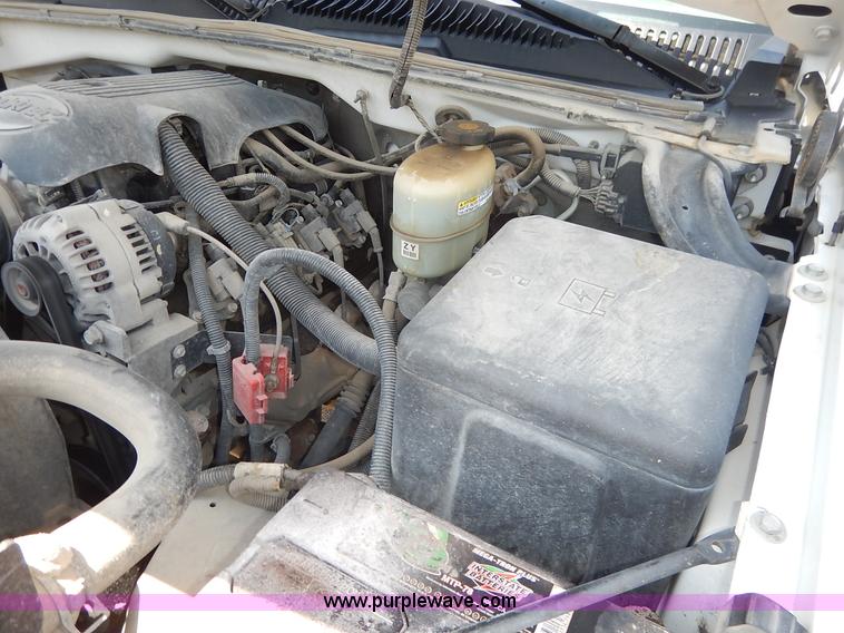 image for item K1535 2002 Chevrolet Silverado 2500 Ext. Cab pickup truck