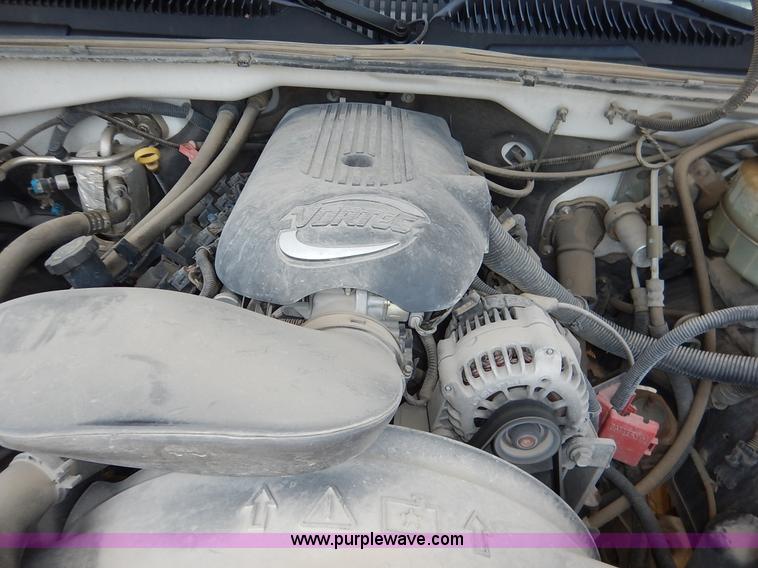 image for item K1535 2002 Chevrolet Silverado 2500 Ext. Cab pickup truck