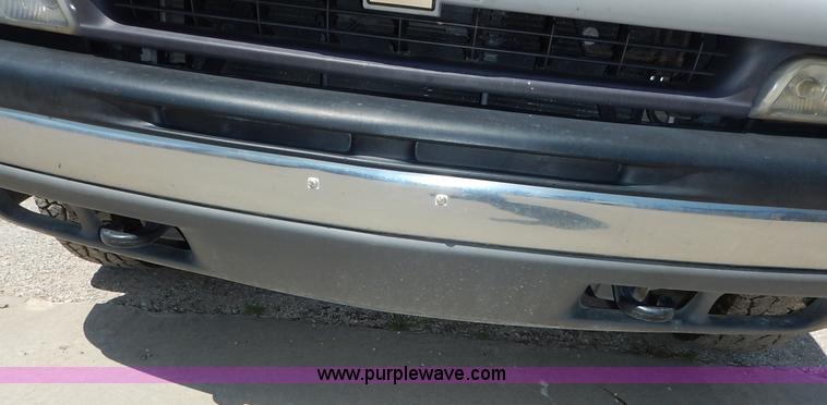 image for item K1535 2002 Chevrolet Silverado 2500 Ext. Cab pickup truck