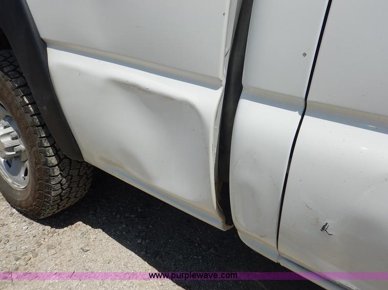 image for item K1535 2002 Chevrolet Silverado 2500 Ext. Cab pickup truck