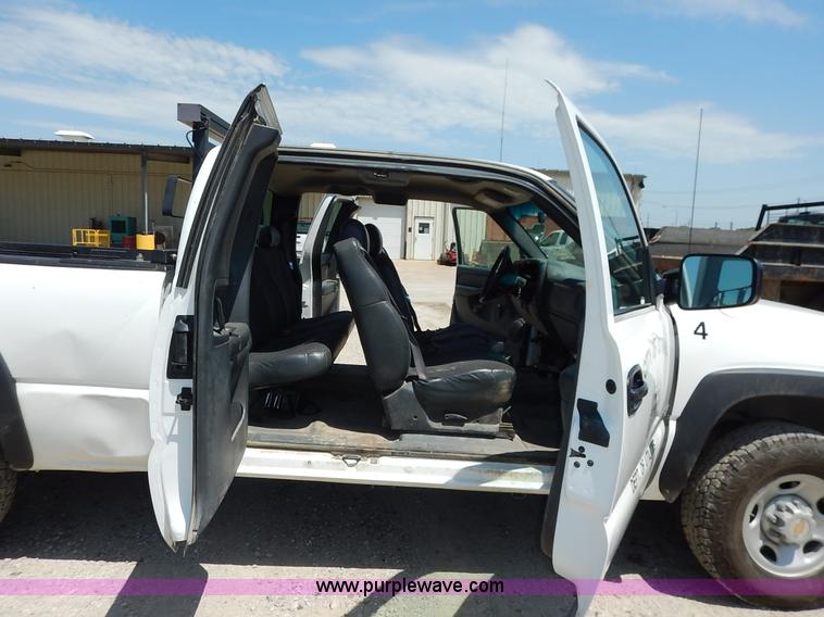 image for item K1535 2002 Chevrolet Silverado 2500 Ext. Cab pickup truck