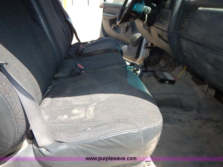 image for item K1535 2002 Chevrolet Silverado 2500 Ext. Cab pickup truck