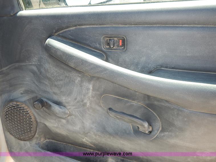 image for item K1535 2002 Chevrolet Silverado 2500 Ext. Cab pickup truck