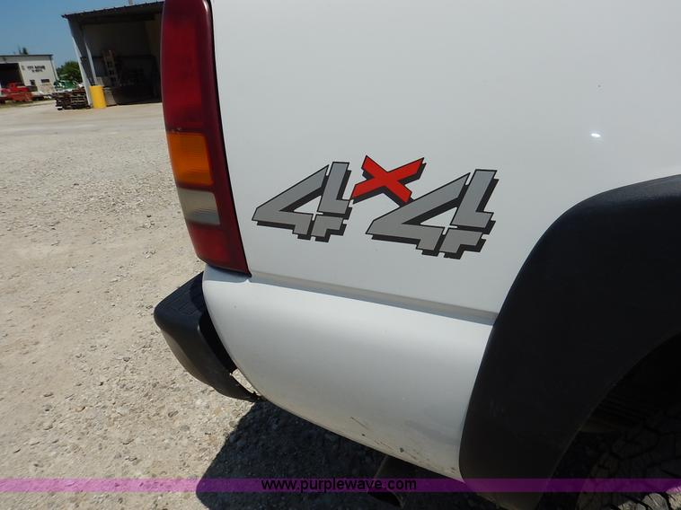 image for item K1535 2002 Chevrolet Silverado 2500 Ext. Cab pickup truck
