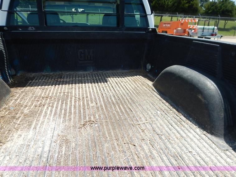 image for item K1535 2002 Chevrolet Silverado 2500 Ext. Cab pickup truck