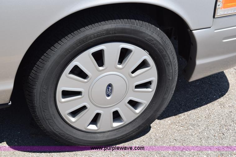 image for item K6042 2008 Ford Crown Victoria Police Interceptor