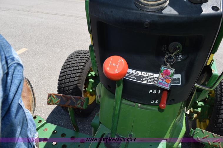 image for item K6043 John Deere 870 tractor