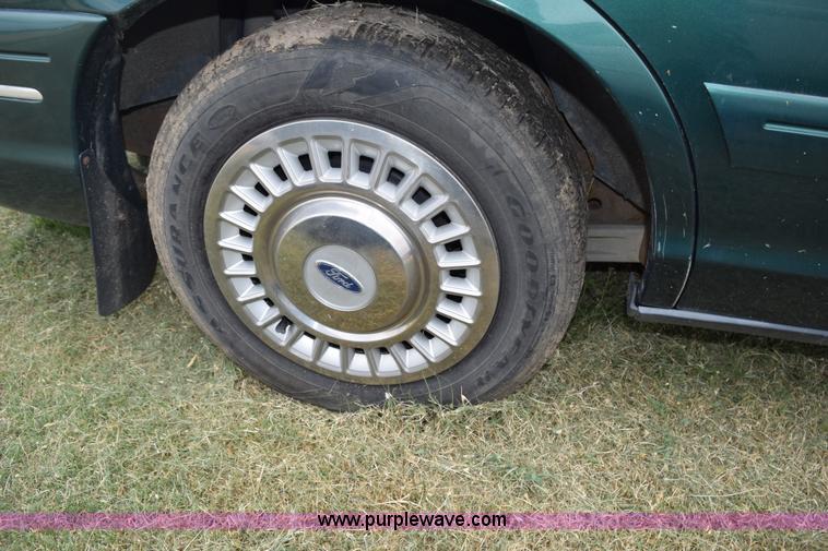 image for item K6118 2000 Ford Crown Victoria Police Interceptor