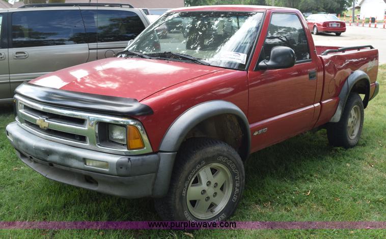 image for item K6122 1994 Chevrolet S10 pickup truck