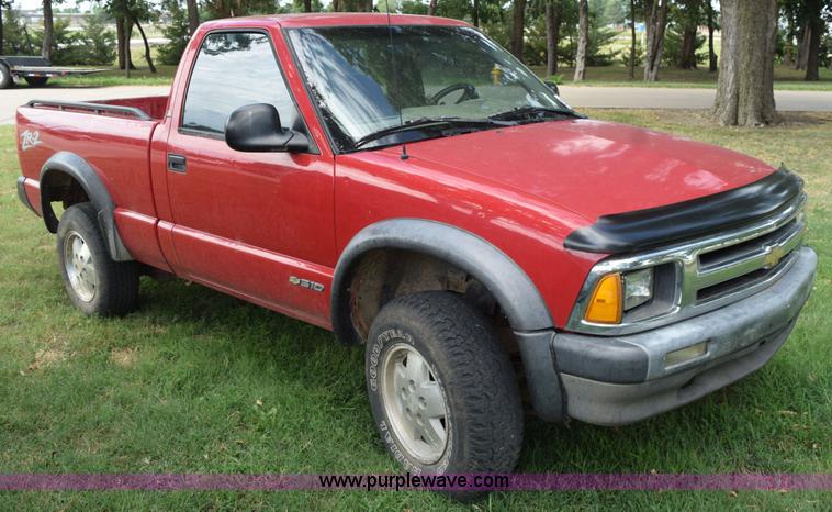 image for item K6122 1994 Chevrolet S10 pickup truck