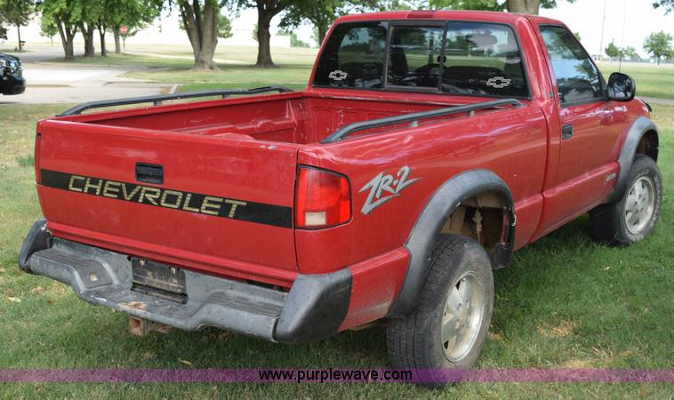image for item K6122 1994 Chevrolet S10 pickup truck