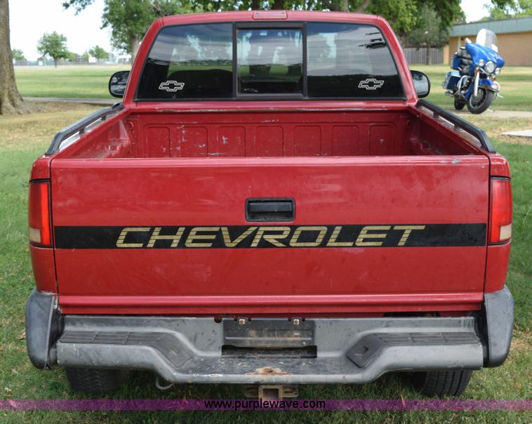 image for item K6122 1994 Chevrolet S10 pickup truck