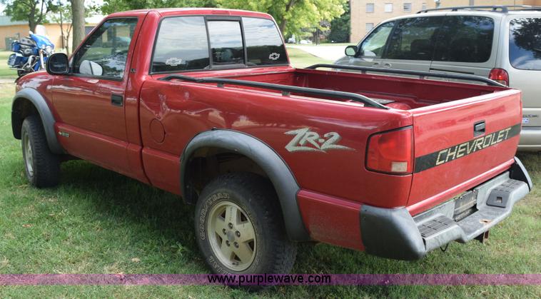 image for item K6122 1994 Chevrolet S10 pickup truck