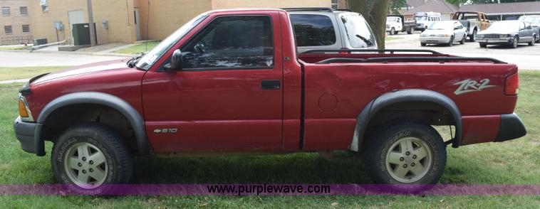 image for item K6122 1994 Chevrolet S10 pickup truck
