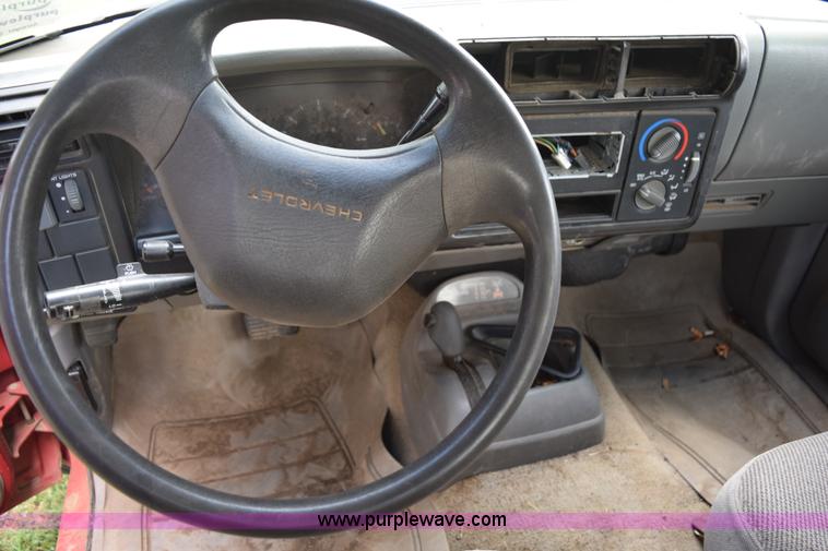 image for item K6122 1994 Chevrolet S10 pickup truck