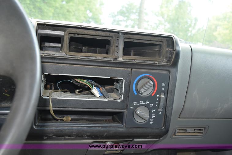 image for item K6122 1994 Chevrolet S10 pickup truck