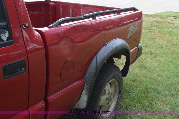 image for item K6122 1994 Chevrolet S10 pickup truck