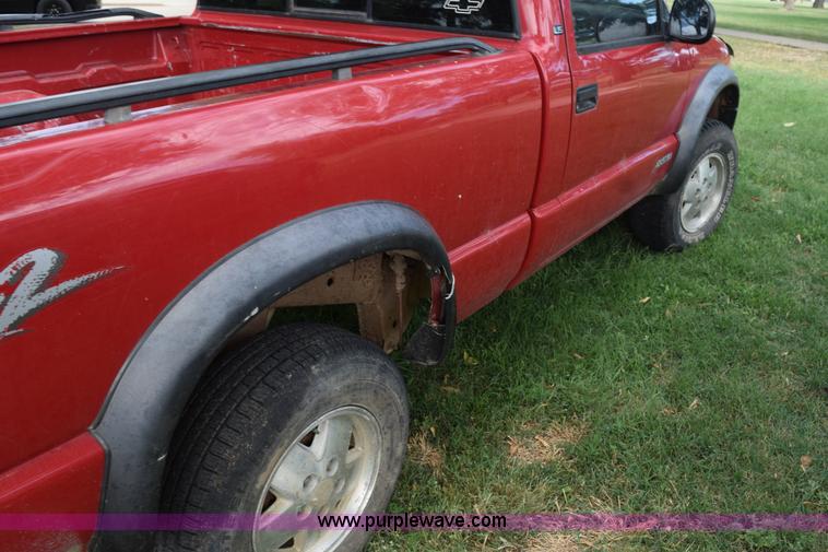 image for item K6122 1994 Chevrolet S10 pickup truck