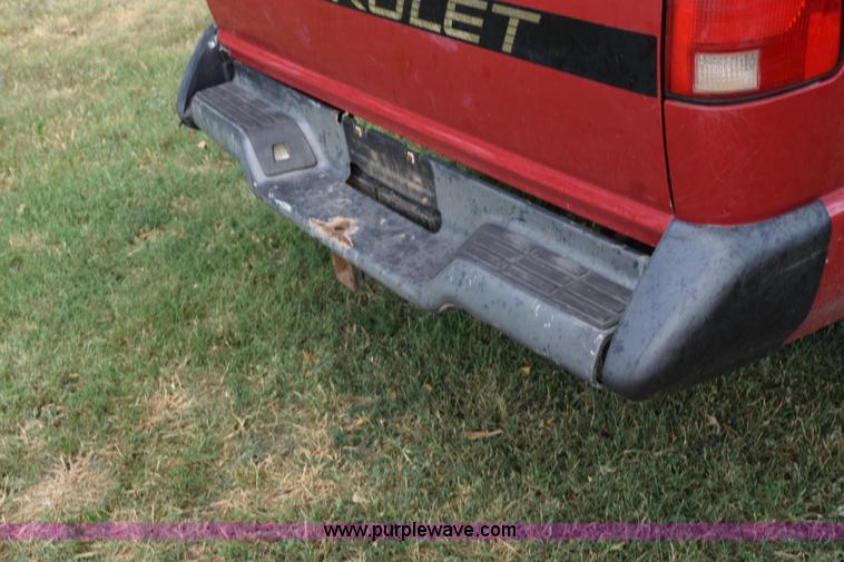 image for item K6122 1994 Chevrolet S10 pickup truck