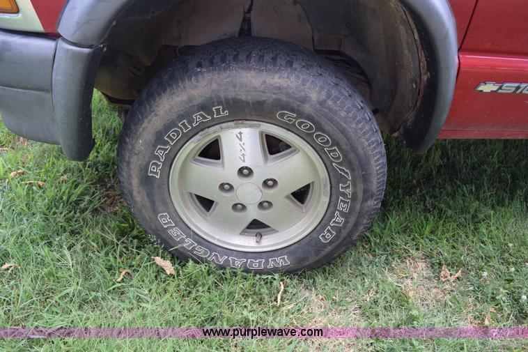 image for item K6122 1994 Chevrolet S10 pickup truck