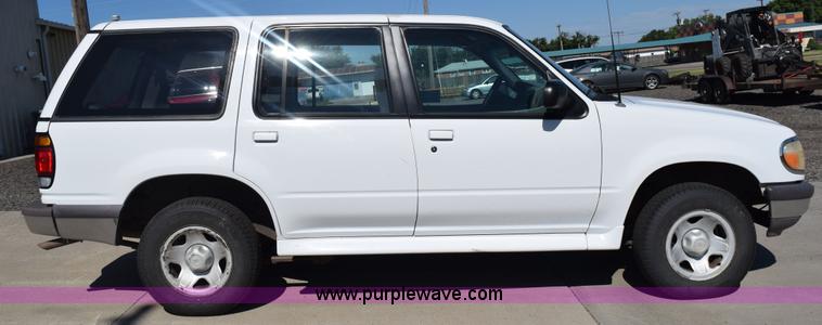 image for item K6152 1995 Ford Explorer SUV