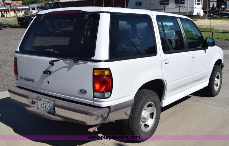 image for item K6152 1995 Ford Explorer SUV