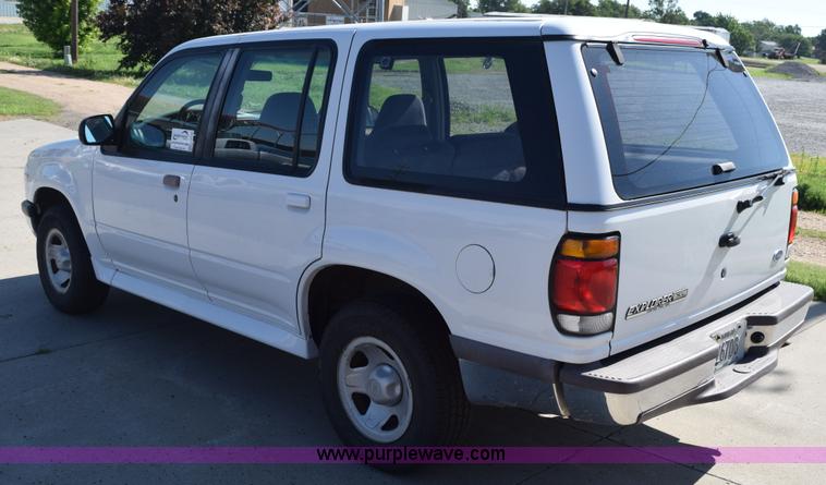 image for item K6152 1995 Ford Explorer SUV