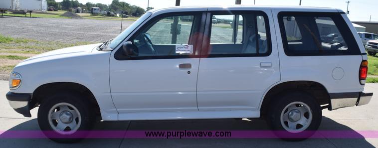 image for item K6152 1995 Ford Explorer SUV