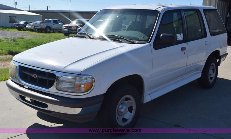 image for item K6152 1995 Ford Explorer SUV
