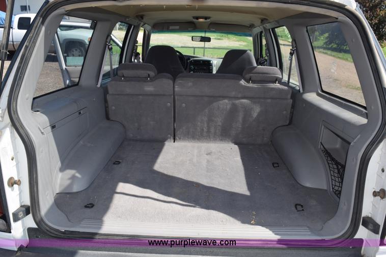 image for item K6152 1995 Ford Explorer SUV