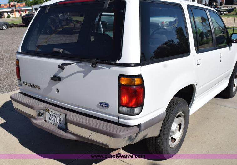 image for item K6152 1995 Ford Explorer SUV