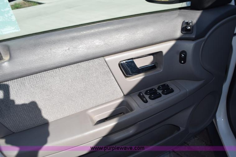 image for item K6153 2002 Ford Taurus