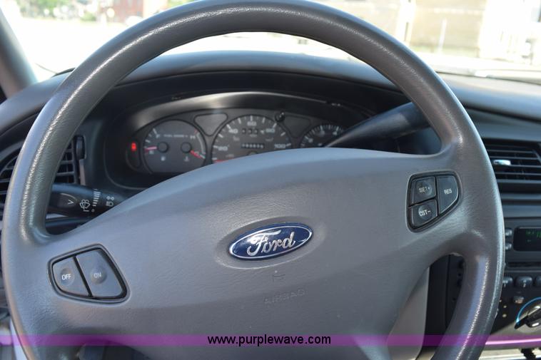 image for item K6153 2002 Ford Taurus