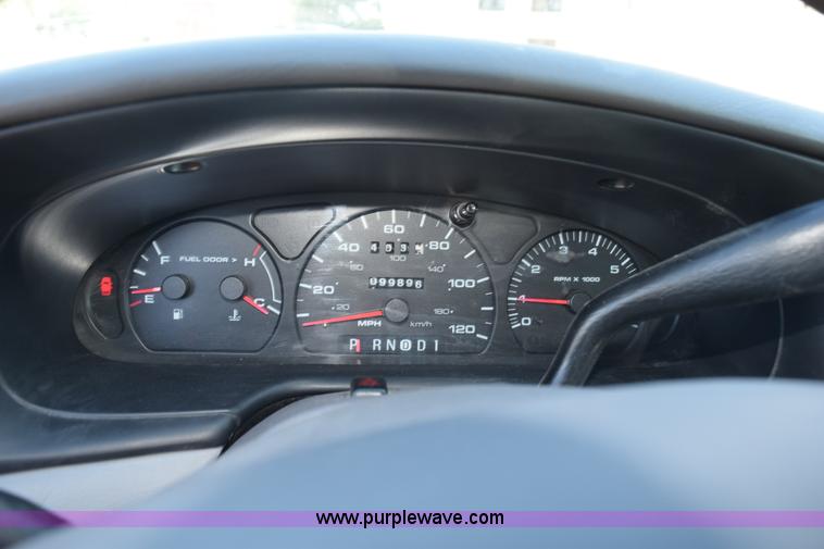 image for item K6153 2002 Ford Taurus