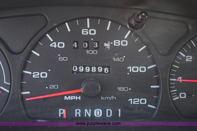 image for item K6153 2002 Ford Taurus