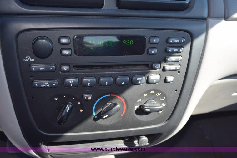 image for item K6153 2002 Ford Taurus