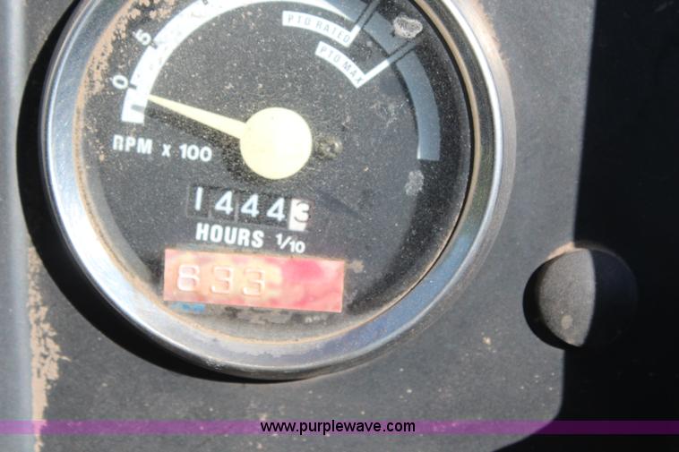 image for item K6943 1988 John Deere 1050 tractor