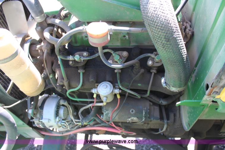 image for item K6943 1988 John Deere 1050 tractor