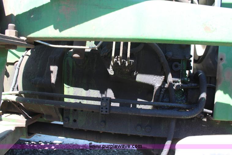 image for item K6943 1988 John Deere 1050 tractor