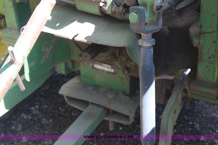 image for item K6943 1988 John Deere 1050 tractor