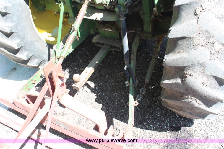 image for item K6943 1988 John Deere 1050 tractor