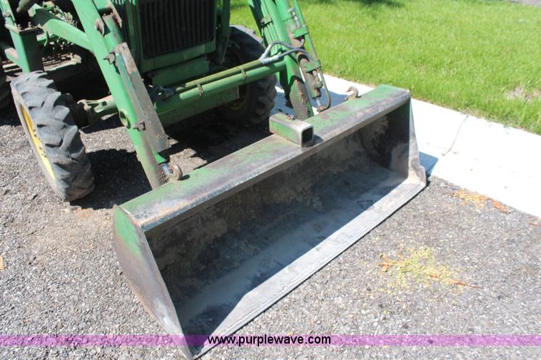 image for item K6943 1988 John Deere 1050 tractor